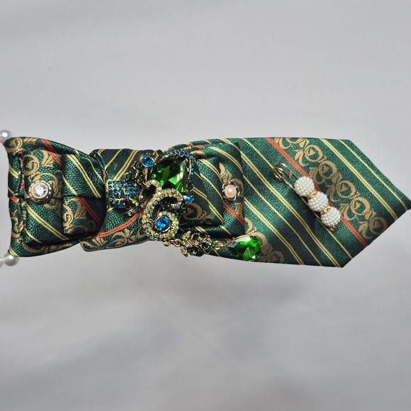 Handcrafted Luxury Fashion Necktie Necklace 📿 (Emerald City Girl) - Picture 7 of 13